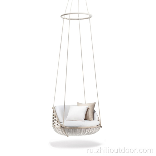 Новый дизайн веревки висят на открытом воздушном крытном кресле в помещении
